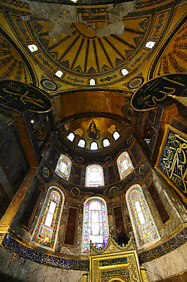 포토 JPG 해외풍경 해외 문양 건축물 건축 로우앵글 고건축 무늬 중동 건축양식 창문 해외건축 서양건축 종교건축 종교시설 이스탄불 실내 풍경 사람없음 내부 건물 관광지 성당 교회 사찰 사원 천장 그림 아치 박물관 모스크 이슬람건축 아야소피아 성화 튀르키예 국내포토 나라 아시아 종교 뷰포인트 여행 비즈니스 이슬람교 시설 파일형식