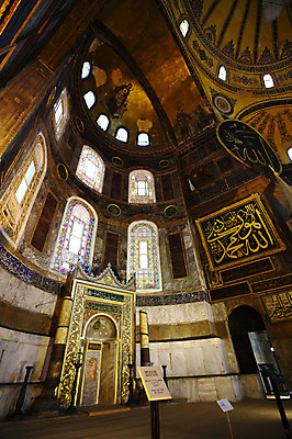 포토 JPG 해외풍경 해외 문양 건축물 건축 로우앵글 고건축 무늬 중동 건축양식 창문 해외건축 서양건축 종교건축 종교시설 이스탄불 실내 풍경 사람없음 내부 건물 관광지 성당 교회 사찰 사원 천장 그림 아치 박물관 모스크 이슬람건축 아야소피아 성화 튀르키예 국내포토 나라 아시아 종교 뷰포인트 여행 비즈니스 이슬람교 시설 파일형식