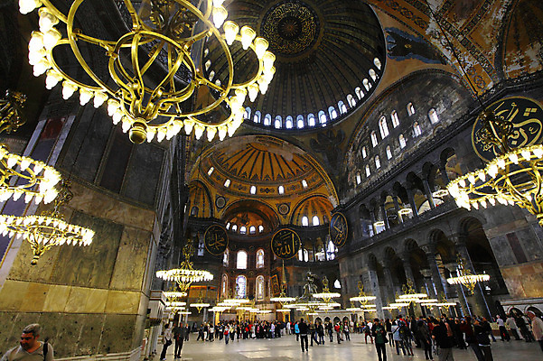 포토 JPG 해외풍경 해외 건축물 건축 고건축 중동 건축양식 해외건축 서양건축 종교건축 종교시설 조명 이스탄불 실내 여러명 내부 건물 관광지 성당 교회 여행객 기둥 사찰 사원 군중 천장 아치 박물관 모스크 이슬람건축 샹들리에 아야소피아 튀르키예 국내포토 나라 아시아 종교 여행 다수 비즈니스 사람 풍경 이슬람교 시설 파일형식