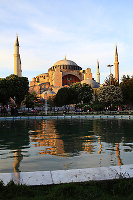 포토 JPG 주간 나무 식물 구름 해외풍경 해외 건축물 공원 건축 고건축 중동 건축양식 해외건축 서양건축 종교건축 종교시설 하늘 이스탄불 물그림자 사람 풍경 여러명 야외 건물 성당 교회 사찰 사원 분수 박물관 모스크 분수대 이슬람건축 아야소피아 튀르키예 국내포토 자연요소 공공시설 나라 아시아 종교 다수 그림자 이슬람교 시설 파일형식