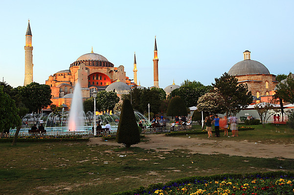 포토 JPG 주간 나무 식물 해외풍경 해외 건축물 공원 건축 고건축 꽃밭 벤치 의자 중동 건축양식 해외건축 서양건축 종교건축 종교시설 이스탄불 사람 풍경 여러명 야외 건물 성당 교회 정원 사찰 사원 분수 박물관 모스크 분수대 이슬람건축 아야소피아 튀르키예 국내포토 자연요소 공공시설 꽃 나라 아시아 종교 가구 다수 이슬람교 시설 파일형식