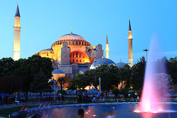 포토 JPG 주간 나무 식물 해외풍경 해외 건축물 공원 건축 고건축 중동 해외건축 서양건축 종교건축 종교시설 조명 이스탄불 사람 풍경 여러명 야외 건물 빛 성당 교회 사찰 사원 분수 박물관 모스크 분수대 이슬람건축 아야소피아 분수_분수대 튀르키예 국내포토 자연요소 공공시설 나라 아시아 종교 다수 비즈니스 이슬람교 시설 파일형식