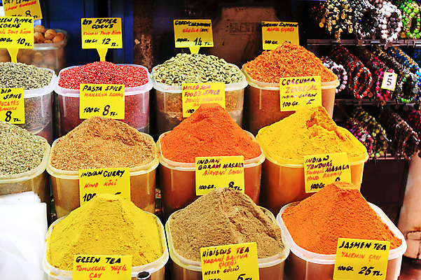 포토 JPG 해외풍경 해외 음식 외국문화 식재료 재료 중동 이스탄불 종류 풍경 사람없음 판매 상점 전시 다양 시장 향신료 가격표 터키문화 향료 재래시장 이집션바자르 향료시장 튀르키예 국내포토 동양문화 나라 아시아 문화 다수 향기 냄새 향미료 파일형식