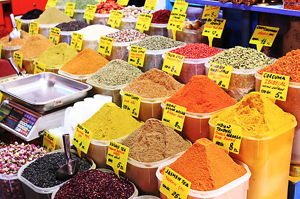 포토 JPG 해외풍경 해외 음식 외국문화 식재료 재료 중동 이스탄불 저울 종류 풍경 사람없음 판매 상점 전시 다양 시장 향신료 가격표 터키문화 향료 재래시장 이집션바자르 향료시장 튀르키예 국내포토 동양문화 나라 아시아 문화 다수 향기 냄새 향미료 파일형식