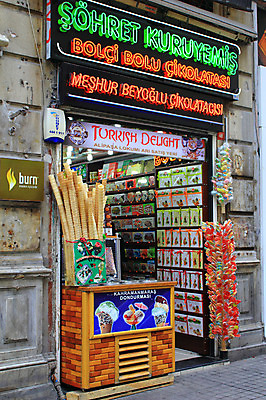 포토 JPG 주간 해외풍경 해외 건축물 음식 중동 아이스크림 출입구 간판 이스탄불 사탕 풍경 사람없음 야외 건물 도시풍경 상점 전시 현수막 도시 네온 탁심 아이스크림가게 튀르키예 국내포토 자연요소 건축 나라 아시아 디저트 아이스크림장사 파일형식