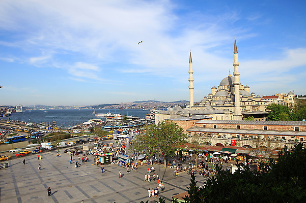 포토 JPG 주간 나무 식물 구름 해외풍경 해외 건축물 건축 도로 바다 교통 중동 종교건축 자동차 종교시설 하늘 버스 대중교통 이스탄불 거리풍경 사람 풍경 빌딩 여러명 해변 야외 건물 도시풍경 항구 맑음 차도 도시 사찰 사원 보행자 유람선 모스크 이슬람건축 해안도시 광장 선박 튀르키예 국내포토 자연요소 나라 아시아 종교 길 육상교통 교통수단 다수 수상교통 배_교통 비즈니스 해외건축 교통시설 날씨 거리 이슬람교 시설 파일형식