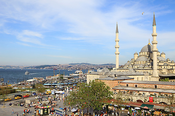 포토 JPG 주간 나무 식물 구름 해외풍경 해외 건축물 건축 도로 바다 교통 중동 종교건축 자동차 종교시설 하늘 버스 대중교통 이스탄불 거리풍경 사람 풍경 빌딩 여러명 해변 야외 건물 도시풍경 항구 맑음 차도 도시 사찰 사원 보행자 유람선 모스크 이슬람건축 해안도시 선박 튀르키예 국내포토 자연요소 나라 아시아 종교 길 육상교통 교통수단 다수 수상교통 배_교통 비즈니스 해외건축 교통시설 날씨 거리 이슬람교 시설 파일형식