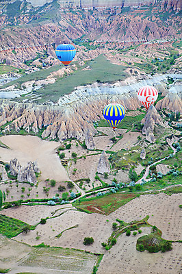 포토 JPG 주간 나무 식물 해외풍경 해외 여행 중동 자연 하늘 레저 바위산 산 카파도키아 풍경 초원 사람없음 야외 레포츠 하이앵글 골짜기 암석 돌_바위 바위 열기구 비행 기암괴석 언덕 애드벌룬 풍선 항공촬영 튀르키예 국내포토 자연요소 나라 아시아 뷰포인트 항공교통 바위_돌 돌산 생태계 파일형식