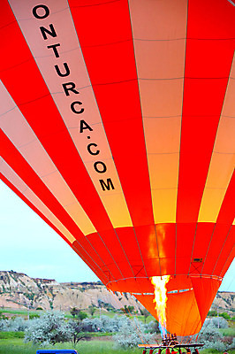 포토 JPG 주간 해외풍경 해외 여행 중동 불 레저 불꽃 바위산 산 카파도키아 근접촬영 사람없음 야외 레포츠 돌_바위 바위 열기구 비행 애드벌룬 연료 풍선 튀르키예 국내포토 자연요소 나라 아시아 뷰포인트 항공교통 풍경 돌산 파일형식