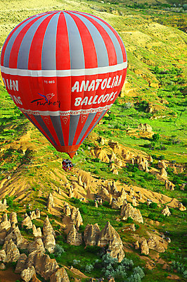 포토 JPG 주간 해외풍경 해외 여행 중동 자연 레저 카파도키아 풍경 초원 야외 레포츠 암석 돌_바위 바위 열기구 비행 기암괴석 언덕 애드벌룬 풍선 튀르키예 국내포토 자연요소 나라 아시아 항공교통 바위_돌 생태계 파일형식