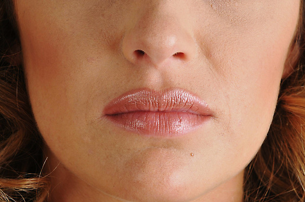 포토 JPG 얼굴 신체 실내 사람 근접촬영 신체부위 입 입술 코 국내포토 뷰포인트 내부 파일형식