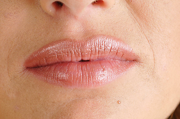 포토 JPG 얼굴 신체 입모양 실내 사람 근접촬영 신체부위 입 입술 코 국내포토 모양 뷰포인트 내부 파일형식