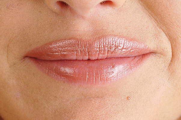 포토 JPG 얼굴 신체 입모양 실내 사람 근접촬영 신체부위 입 입술 코 국내포토 모양 뷰포인트 내부 파일형식