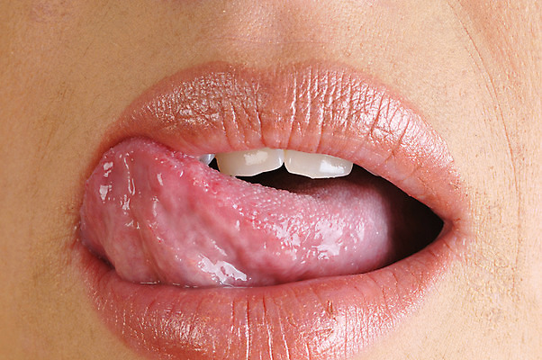 포토 JPG 얼굴 신체 입모양 실내 사람 근접촬영 신체부위 입 유혹 혀 입술 메롱 국내포토 모양 뷰포인트 컨셉 모션 내부 파일형식