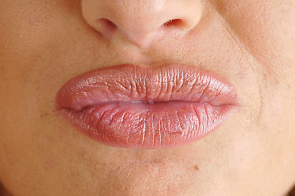 포토 JPG 얼굴 신체 입모양 실내 사람 근접촬영 신체부위 입 입술 코 국내포토 모양 뷰포인트 내부 파일형식