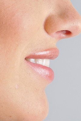 포토 JPG 얼굴 신체 실내 미소 웃음 사람 근접촬영 옆모습 신체부위 입 입술 코 국내포토 뷰포인트 표정 내부 파일형식