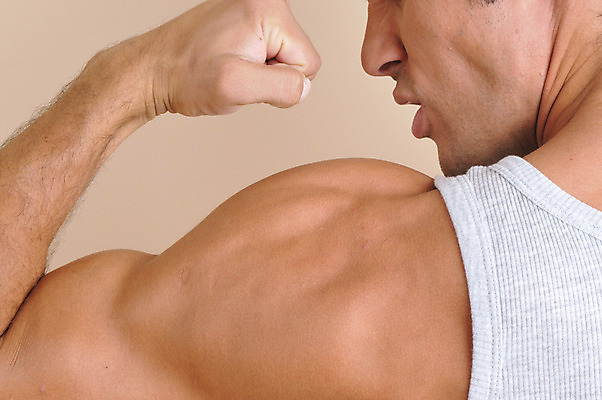 포토 JPG 서양인 외국인 라이프스타일 남자 맨라이프 포즈 러닝셔츠 신체 근육 실내 한명 사람 상반신 성인 라이프 신체부위 30대 민소매 손들기 등 팔 팔근육 등근육 이두 남자만 남자한명만 성인남자만 성인한명만 성인남자한명만 장년만 장년남자만 장년남자한명만 성인만 국내포토 1 셔츠 상의 모션 인종 내부 생활 장년 파일형식