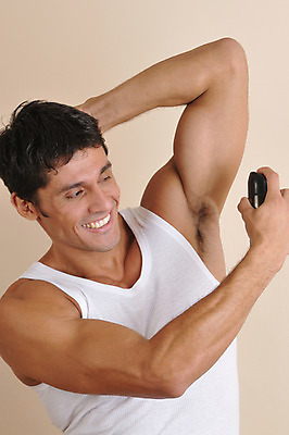 포토 JPG 서양인 외국인 라이프스타일 남자 맨라이프 러닝셔츠 실내 한명 미소 웃음 사람 상반신 성인 라이프 30대 민소매 손들기 뿌리기 스프레이 데오드란트 디오도런트 땀억제제 남자만 남자한명만 성인남자만 성인한명만 성인남자한명만 장년만 장년남자만 장년남자한명만 성인만 국내포토 1 셔츠 상의 모션 표정 인종 내부 생활 장년 파일형식