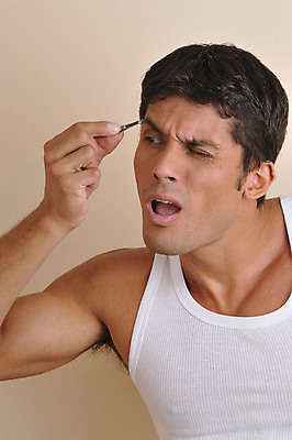 포토 JPG 서양인 외국인 라이프스타일 남자 맨라이프 러닝셔츠 실내 입벌림 한명 들기 사람 상반신 성인 라이프 30대 민소매 뷰티 손들기 고통 찡그림 손질 핀셋 눈썹정리 쪽집게 남자만 남자한명만 성인남자만 성인한명만 성인남자한명만 장년만 장년남자만 장년남자한명만 성인만 국내포토 1 감정 셔츠 상의 모션 표정 집게 인종 내부 생활 장년 도구 정리 파일형식