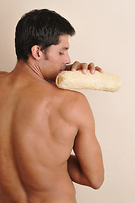 포토 JPG 서양인 외국인 라이프스타일 남자 맨라이프 실내 한명 사람 근접촬영 상반신 성인 라이프 뒷모습 30대 목욕 때수건 남자만 남자한명만 성인남자만 성인한명만 성인남자한명만 장년만 장년남자만 장년남자한명만 성인만 국내포토 1 뷰포인트 인종 내부 생활 장년 청결 파일형식