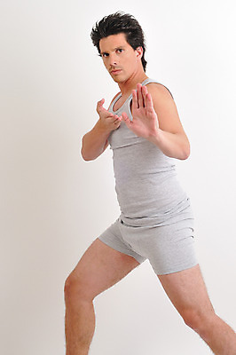 포토 JPG 서양인 외국인 라이프스타일 남자 맨라이프 포즈 실내 한명 사람 손짓 20대 성인 라이프 무도 호신술 남자만 남자한명만 성인남자만 청년만 청년남자만 청년남자한명만 성인한명만 성인남자한명만 성인만 국내포토 1 스포츠 모션 인종 청년 내부 생활 파일형식