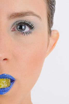 포토 JPG 서양인 외국인 우먼라이프 라이프스타일 여자 디저트 실내 사탕 한명 사람 근접촬영 20대 성인 라이프 화장 물기 반쪽 반 여자만 여자한명만 성인여자만 청년만 청년여자만 성인한명만 청년여자한명만 성인여자한명만 성인만 국내포토 1 음식 뷰포인트 모션 인종 청년 내부 생활 뷰티 파일형식