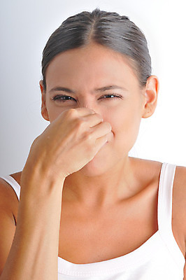 포토 JPG 서양인 외국인 우먼라이프 라이프스타일 여자 실내 한명 사람 20대 성인 라이프 찡그림 냄새 후각 여자만 여자한명만 성인여자만 청년만 청년여자만 성인한명만 청년여자한명만 성인여자한명만 성인만 국내포토 1 표정 인종 청년 내부 생활 감각 파일형식