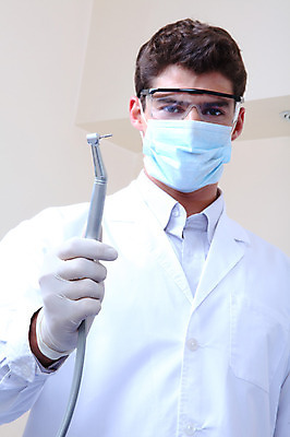 포토 JPG 서양인 외국인 직업 남자 안경 의료기기 실내 치과 병원 마스크 한명 들기 사람 성인 치료 진료 장비 의사 도구 의료용품 가운 의사가운 치과의사 치과용품 남자만 남자한명만 성인남자만 성인만 국내포토 1 잡화 옷 의학 모션 인종 내부 의료진 파일형식