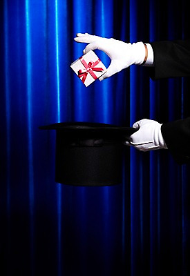 포토 JPG 스튜디오촬영 손 잡화 장갑 신체 실내 손짓 신체부위 선물상자 상자 마술 커튼 마술도구 마술사모자 흰장갑 국내포토 모자_잡화 모션 선물 사람 내부 도구 파일형식