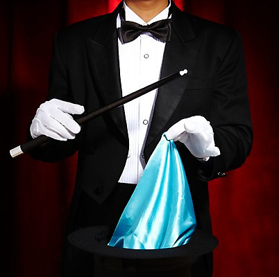 포토 JPG 스튜디오촬영 손 잡화 남자 장갑 신체 나비넥타이 실내 한명 손짓 성인 신체부위 마술 마술사 보자기 커튼 마술봉 마술도구 마술사모자 마술사복장 흰장갑 성인만 국내포토 모자_잡화 1 옷 모션 넥타이 사람 내부 도구 파일형식 천_직물