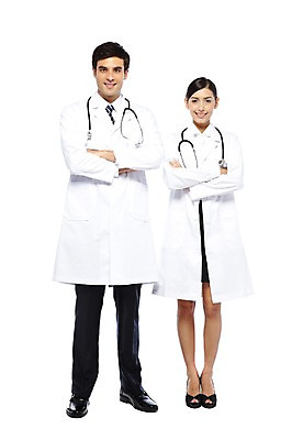 포토 JPG 스튜디오촬영 전신 서양인 외국인 해외기획촬영 직업 해외 여자 2011년태국 남자 포즈 청진기 의료기기 실내 서기 웃음 누끼 사람 20대 성인 두명 앞모습 치료 팔짱 진료 의사 의료용품 가운 의사가운 청년만 성인만 국내포토 옷 뷰포인트 의학 모션 표정 인종 청년 내부 의료진 파일형식