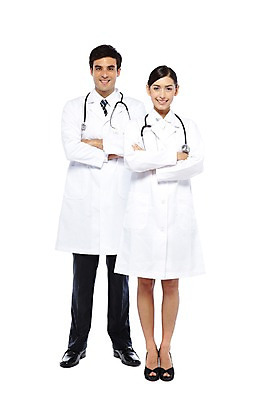 포토 JPG 스튜디오촬영 전신 서양인 외국인 해외기획촬영 직업 해외 여자 2011년태국 남자 포즈 청진기 의료기기 실내 서기 웃음 누끼 사람 20대 성인 두명 앞모습 치료 팔짱 진료 의사 의료용품 가운 의사가운 청년만 성인만 국내포토 옷 뷰포인트 의학 모션 표정 인종 청년 내부 의료진 파일형식