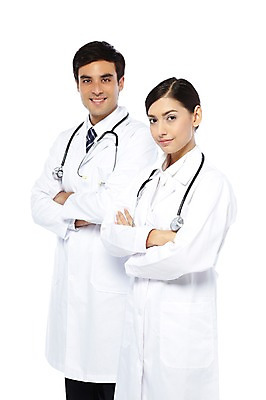 포토 JPG 스튜디오촬영 서양인 외국인 해외기획촬영 직업 해외 여자 2011년태국 남자 포즈 청진기 의료기기 실내 서기 웃음 누끼 사람 상반신 20대 성인 두명 치료 팔짱 진료 의사 의료용품 가운 의사가운 청년만 성인만 국내포토 옷 의학 모션 표정 인종 청년 내부 의료진 파일형식