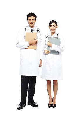 포토 JPG 스튜디오촬영 전신 서양인 외국인 해외기획촬영 직업 해외 여자 2011년태국 남자 포즈 청진기 의료기기 실내 서기 웃음 들기 누끼 사람 20대 성인 두명 앞모습 치료 진료 의사 의료용품 가운 의사가운 서류판 청년만 성인만 국내포토 옷 뷰포인트 의학 모션 표정 인종 청년 내부 사무용품 의료진 파일형식