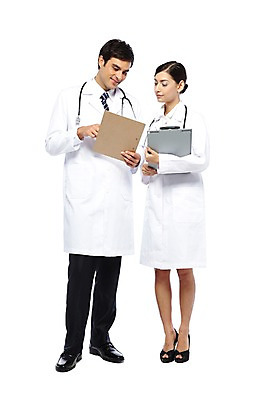 포토 JPG 스튜디오촬영 전신 서양인 외국인 해외기획촬영 직업 해외 여자 2011년태국 남자 포즈 청진기 의료기기 실내 서기 웃음 들기 누끼 사람 20대 성인 두명 앞모습 치료 진료 의사 의료용품 가운 의사가운 서류판 청년만 성인만 국내포토 옷 뷰포인트 의학 모션 표정 인종 청년 내부 사무용품 의료진 파일형식