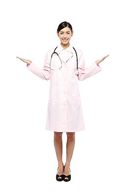 포토 JPG 스튜디오촬영 전신 서양인 외국인 해외기획촬영 직업 해외 여자 2011년태국 포즈 청진기 의료기기 안내 실내 한명 서기 웃음 누끼 사람 손짓 20대 성인 앞모습 치료 진료 의사 의료용품 가운 의사가운 여자만 여자한명만 성인여자만 청년만 청년여자만 성인한명만 청년여자한명만 성인여자한명만 성인만 국내포토 1 옷 뷰포인트 의학 모션 표정 인종 청년 내부 의료진 파일형식