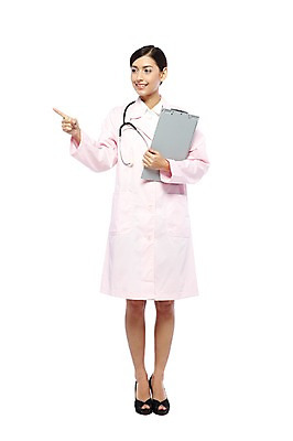 포토 JPG 스튜디오촬영 전신 서양인 외국인 해외기획촬영 직업 해외 여자 2011년태국 포즈 청진기 의료기기 실내 한명 서기 웃음 들기 누끼 사람 20대 성인 앞모습 치료 진료 의사 검지손가락 가리킴 의료용품 가운 의사가운 서류판 여자만 여자한명만 성인여자만 청년만 청년여자만 성인한명만 청년여자한명만 성인여자한명만 성인만 국내포토 1 옷 뷰포인트 손가락 의학 모션 표정 인종 손짓 청년 내부 사무용품 의료진 파일형식