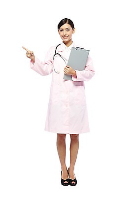 포토 JPG 스튜디오촬영 전신 서양인 외국인 해외기획촬영 직업 해외 여자 2011년태국 포즈 청진기 의료기기 실내 한명 서기 웃음 들기 누끼 사람 20대 성인 앞모습 치료 진료 의사 검지손가락 가리킴 의료용품 가운 의사가운 서류판 여자만 여자한명만 성인여자만 청년만 청년여자만 성인한명만 청년여자한명만 성인여자한명만 성인만 국내포토 1 옷 뷰포인트 손가락 의학 모션 표정 인종 손짓 청년 내부 사무용품 의료진 파일형식