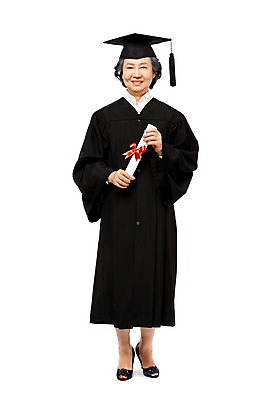 포토 JPG 스튜디오촬영 전신 모델 라이프스타일 여자 노년 리본 종이 할머니 포즈 학사모 졸업 성공 졸업식 실내 한명 서기 미소 웃음 들기 누끼 사람 동양인 라이프 앞모습 실버라이프 노후 기쁨 한국인 축하 가운 졸업가운 실버 결과 60대 졸업장 즐거움 문서 노인대학 여자만 여자한명만 노인만 노인여자만 노인여자한명만 평생교육 국내포토 모자_잡화 1 옷 교육 감정 뷰포인트 컨셉 모션 표정 인종 성인 내부 생활 대학교 성인만 파일형식