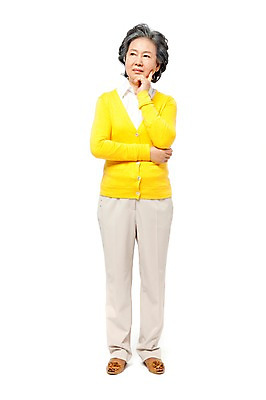 포토 JPG 스튜디오촬영 전신 모델 라이프스타일 응시 여자 노년 할머니 포즈 생각 실내 한명 서기 미소 웃음 누끼 사람 동양인 손짓 라이프 앞모습 실버라이프 노후 한국인 검지손가락 실버 60대 고민 갈등 여자만 여자한명만 노인만 노인여자만 노인여자한명만 국내포토 1 시선 감정 뷰포인트 손가락 모션 표정 인종 성인 내부 생활 성인만 파일형식