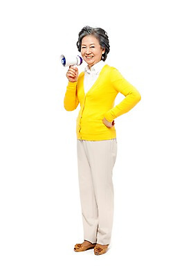 포토 JPG 스튜디오촬영 전신 모델 라이프스타일 여자 노년 할머니 허리손 포즈 안내 실내 말하기 한명 서기 미소 웃음 들기 누끼 사람 동양인 라이프 실버라이프 노후 확성기 한국인 메시지 실버 60대 알림 여자만 여자한명만 노인만 노인여자만 노인여자한명만 소식_알림 국내포토 1 컨셉 모션 표정 인종 성인 내부 생활 성인만 파일형식