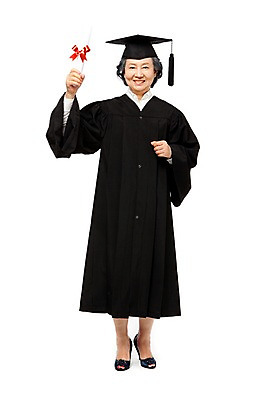 포토 JPG 스튜디오촬영 전신 모델 라이프스타일 여자 노년 리본 종이 할머니 포즈 학사모 졸업 성공 졸업식 실내 한명 서기 미소 웃음 들기 누끼 사람 동양인 라이프 앞모습 실버라이프 노후 손들기 주먹 기쁨 한국인 축하 가운 졸업가운 실버 결과 60대 졸업장 즐거움 문서 노인대학 여자만 여자한명만 노인만 노인여자만 노인여자한명만 평생교육 국내포토 모자_잡화 1 옷 교육 감정 뷰포인트 컨셉 모션 표정 인종 성인 내부 생활 대학교 성인만 파일형식