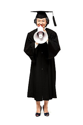 포토 JPG 스튜디오촬영 전신 모델 라이프스타일 여자 노년 할머니 포즈 학사모 졸업 성공 졸업식 안내 실내 말하기 한명 서기 미소 웃음 들기 누끼 사람 동양인 라이프 앞모습 실버라이프 노후 확성기 기쁨 한국인 축하 가운 졸업가운 메시지 실버 결과 60대 알림 즐거움 노인대학 여자만 여자한명만 노인만 노인여자만 노인여자한명만 평생교육 소식_알림 국내포토 모자_잡화 1 옷 교육 감정 뷰포인트 컨셉 모션 표정 인종 성인 내부 생활 대학교 성인만 파일형식