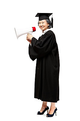 포토 JPG 스튜디오촬영 전신 모델 라이프스타일 여자 노년 할머니 포즈 학사모 졸업 성공 졸업식 안내 실내 말하기 한명 서기 미소 웃음 들기 누끼 사람 동양인 라이프 실버라이프 노후 확성기 기쁨 한국인 축하 가운 졸업가운 메시지 실버 결과 60대 알림 즐거움 노인대학 여자만 여자한명만 노인만 노인여자만 노인여자한명만 평생교육 소식_알림 국내포토 모자_잡화 1 옷 교육 감정 컨셉 모션 표정 인종 성인 내부 생활 대학교 성인만 파일형식