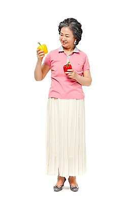 포토 JPG 스튜디오촬영 전신 모델 라이프스타일 응시 여자 노년 할머니 포즈 채소 식재료 파프리카 실내 건강 한명 서기 미소 웃음 들기 누끼 사람 동양인 라이프 앞모습 빨간색 실버라이프 노후 노란색 건강관리 한국인 실버 60대 여자만 여자한명만 노인만 노인여자만 노인여자한명만 국내포토 1 시선 뷰포인트 컬러 모션 표정 관리 인종 성인 내부 생활 성인만 파일형식
