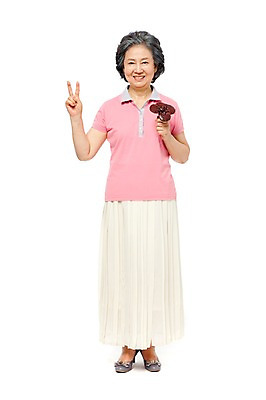 포토 JPG 스튜디오촬영 전신 모델 라이프스타일 여자 노년 할머니 포즈 2 재료 건조 실내 건강 한명 서기 미소 웃음 들기 누끼 사람 동양인 손짓 라이프 앞모습 실버라이프 노후 건강관리 버섯 한의학 한국인 두개 약재 한약재 실버 약초 60대 한약 브이 V 영지 영지버섯 여자만 여자한명만 노인만 노인여자만 노인여자한명만 국내포토 1 알파벳 뷰포인트 의학 모션 표정 관리 인종 성인 내부 생활 약 풀_식물 성인만 파일형식