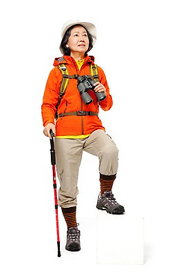 포토 JPG 스튜디오촬영 전신 모델 모자 라이프스타일 응시 여자 노년 할머니 여유 스포츠 포즈 가방 배낭 지팡이 레저용품 레저 실내 건강 한명 서기 미소 웃음 들기 누끼 사람 동양인 취미 라이프 레포츠 실버라이프 노후 운동 걷기 건강관리 등산 트래킹 쌍안경 망원경 한국인 관찰 실버 60대 등산복 즐거움 관측 등산용품 등산가방 등산모자 다리들기 여자만 여자한명만 노인만 노인여자만 노인여자한명만 국내포토 모자_잡화 1 시선 잡화 옷 감정 모션 표정 관리 인종 성인 내부 생활 레포츠용품 성인만 파일형식