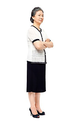 포토 JPG 스튜디오촬영 전신 모델 라이프스타일 응시 여자 노년 할머니 포즈 실내 한명 서기 미소 웃음 누끼 사람 동양인 라이프 실버라이프 노후 팔짱 한국인 실버 60대 여자만 여자한명만 노인만 노인여자만 노인여자한명만 국내포토 1 시선 모션 표정 인종 성인 내부 생활 성인만 파일형식