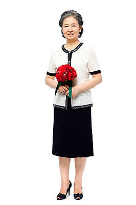 포토 JPG 스튜디오촬영 전신 식물 모델 라이프스타일 여자 노년 꽃 할머니 부케 포즈 실내 한명 서기 미소 웃음 들기 누끼 사람 동양인 라이프 앞모습 빨간색 실버라이프 노후 한국인 실버 60대 어버이날 여자만 여자한명만 노인만 노인여자만 노인여자한명만 국내포토 1 기념일 뷰포인트 컬러 꽃다발 모션 표정 인종 성인 내부 생활 성인만 파일형식