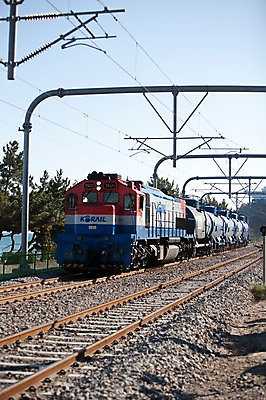 포토 JPG 주간 나무 식물 육상교통 교통수단 바다 교통 교통시설 자연 하늘 한국 풍경 사람없음 관광지 맑음 기찻길 원근감 기차 전선 소나무 동해 정동진 철도의날 국내포토 자연요소 아시아 뷰포인트 여행 날씨 대중교통 시설 생태계 강릉 파일형식 법정기념일